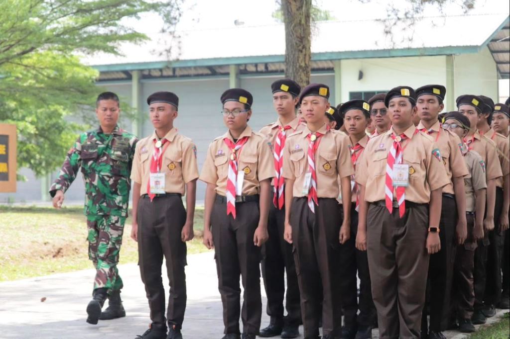 SMAN 7 Semarang Ikuti Perkemahan Pendidikan Karakter di Yonif 411 Kostrad