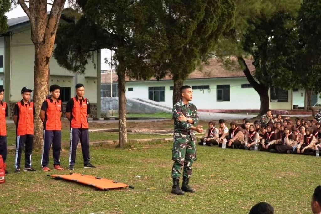 SMAN 7 Semarang Ikuti Perkemahan Pendidikan Karakter di Yonif 411 Kostrad
