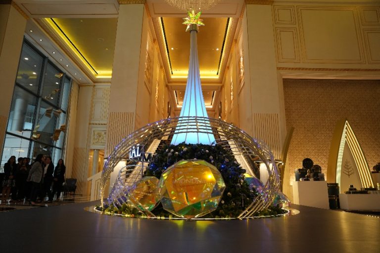 Four Season Hotel Jakarta Berkolaborasi Dengan MONDIAL Persembahkan Pohon Natal Terindah