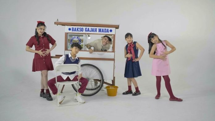 Melisa dan BesThree Hadirkan Kembali Abang Tukang Bakso