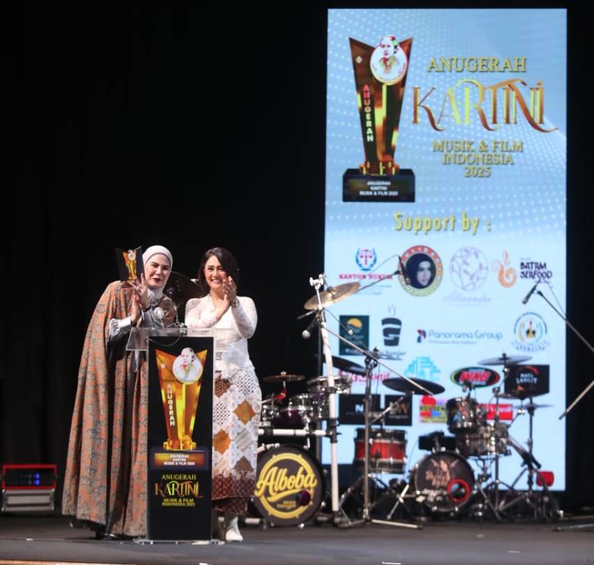 Nina Nugroho Hadirkan Koleksi Women in Power di AKMFI 2025