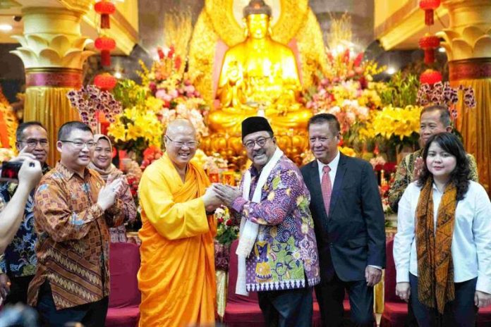 Wagub DKI Rano Karno Hadiri Perayaan Waisak 2568 TB/2025 di Wihara Ekayana Arama