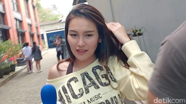 Ayu Ting Ting Bungkam soal Eks Asisten Tilap Rp150 Juta
