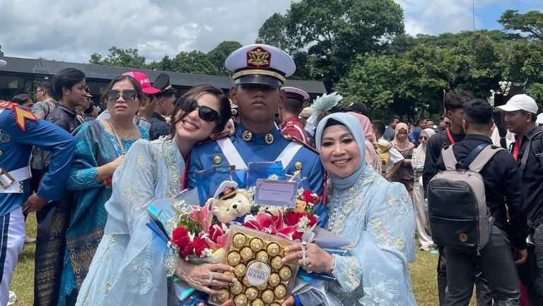 Dewi Perssik Ingatkan Anak Jangan Terganggu Asmara di Akmil