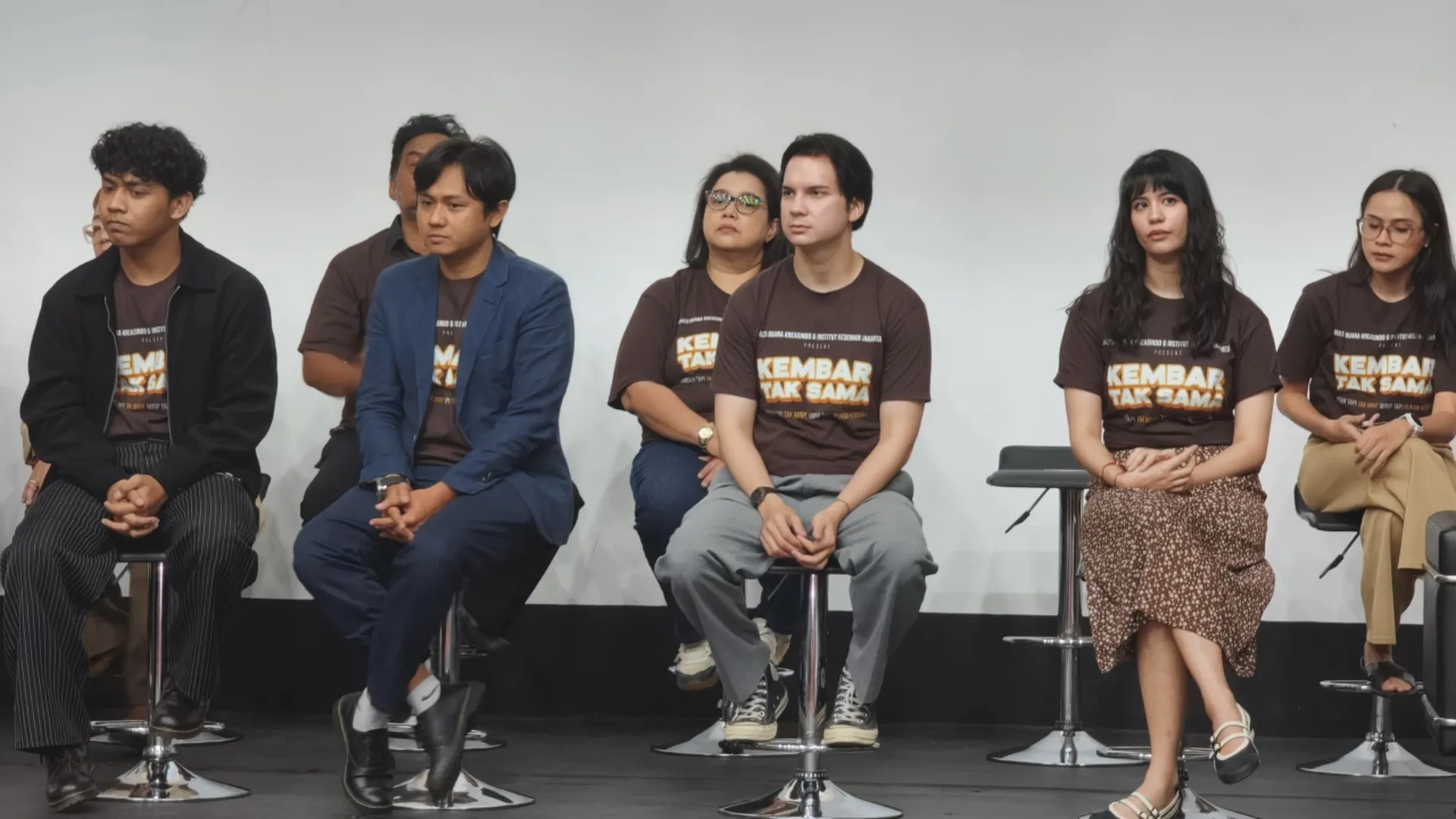 Endy Arfian Mainkan Dua Peran di Film KEMBAR TAK SAMA