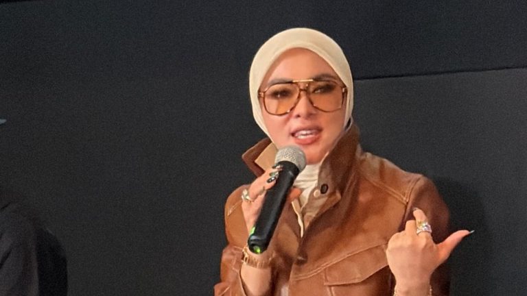 Syahrini Bagi Waktu sampai Potong Jam Tidur demi Keluarga