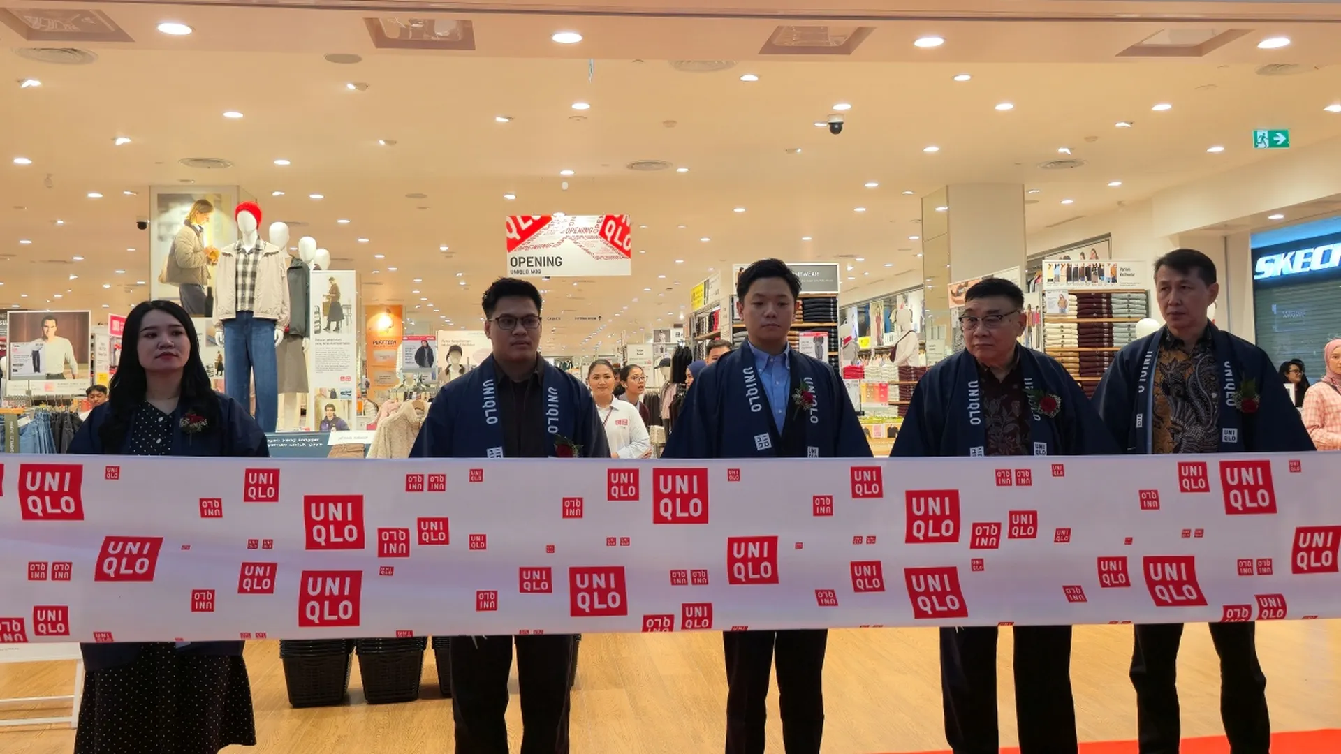 UNIQLO Buka Toko Pertama di Malang, Antrian Ramai Sejak Pagi