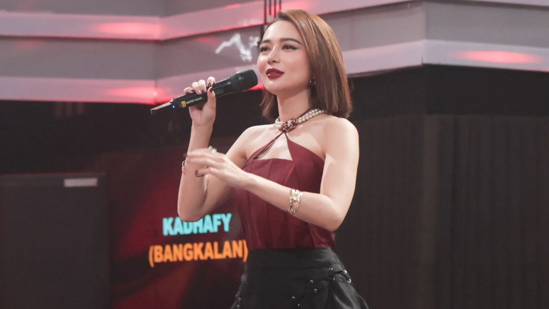 Wika Salim dan Max Adam Kamil Siapkan Jas Pernikahan